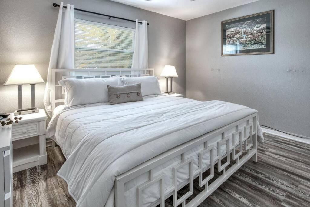 Sunset Beach Suites Of Madeira Beach! Pet Friendly Summer Getaway! Steps To Beach! - Suite 10 Сант Пит Бич Экстерьер фото